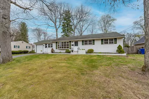 33 Wagon Rd, Enfield, CT 06082