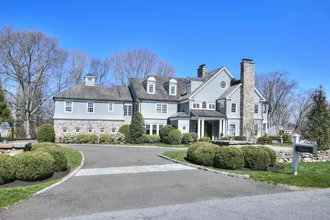 17 Wardwell Dr, New Canaan, CT 06840