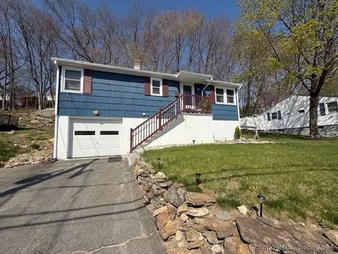 96 Longmeadow Dr, Waterbury, CT 06706
