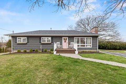 8 Julian Dr, Preston, CT 06365