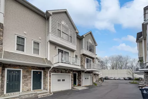 85 Camp Ave #7E, Stamford, CT 06907