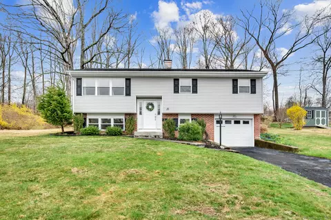 16 Woodland Dr, Wallingford, CT 06492