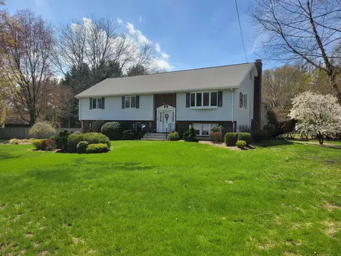 19 Pioneer Dr, Windsor, CT 06095