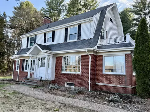 1038 Riverside Dr, North Grosvenor Dale, CT 06255