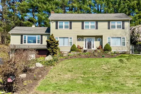 20 Red Maple Ln, Trumbull, CT 06611