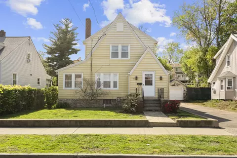 90 Culloden Rd, Stamford, CT 06902