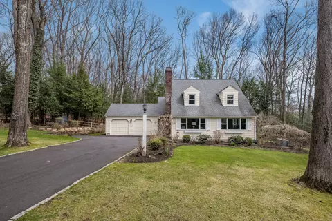 26 Latimer Ln, Simsbury, CT 06070