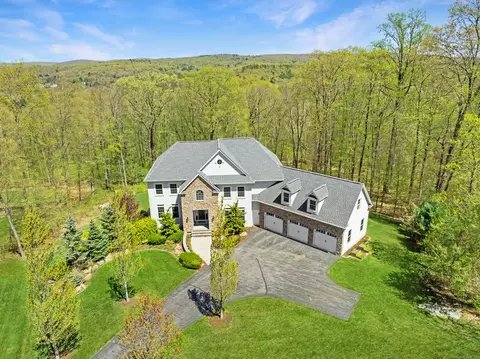 235 Country Ln, Glastonbury, CT 06073