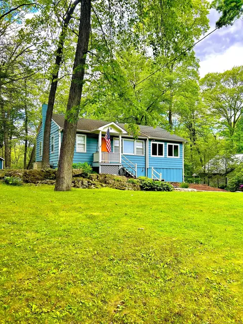 18 Paul St, Danbury, CT 06810