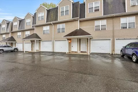 150 Stonefield Dr #4, Waterbury, CT 06705
