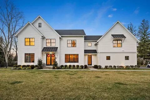 7 Warnock Dr, Westport, CT 06880