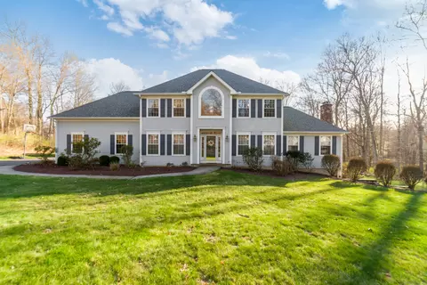 104 Fawn Ridge Ct, Southbury, CT 06488