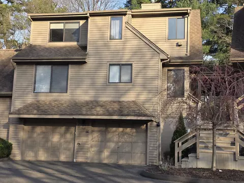 200 Treadwell St #202, Hamden, CT 06517