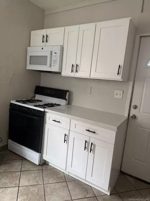 327 Dover St, Bridgeport, CT 06610