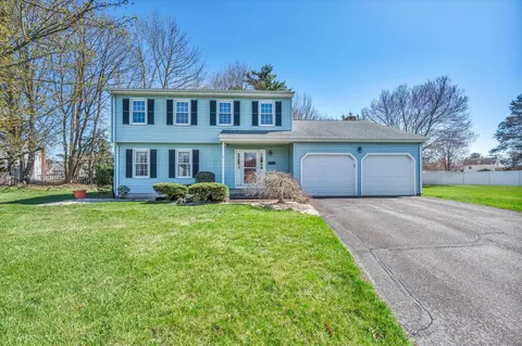 5 Whitney Ct, Cromwell, CT 06416