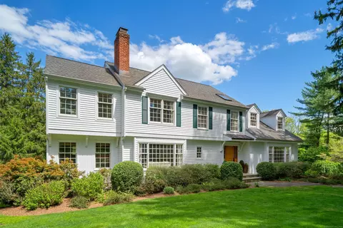 4 Hedgerow Cmn, Weston, CT 06883