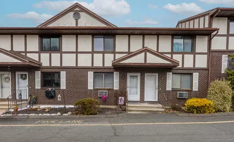 260 Scott Rd #10, Waterbury, CT 06705