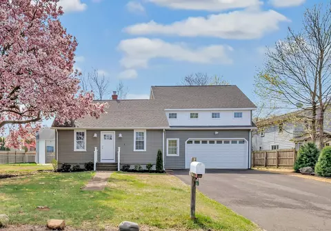 40 Beecher Ave, Shelton, CT 06484