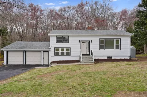 25 Meadowbrook Dr, Shelton, CT 06484