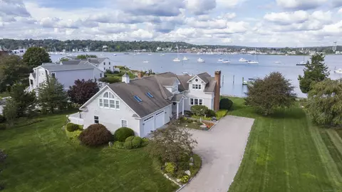 58 Old North Rd, Mystic, CT 06355
