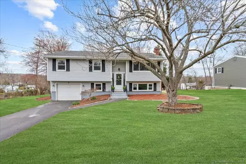 31 Eaton Dr, Wallingford, CT 06492