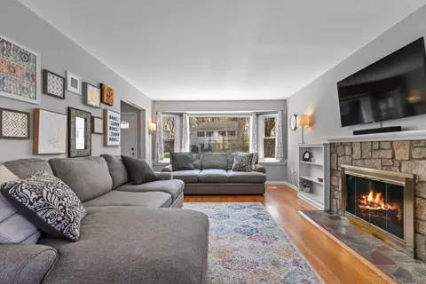 190 Dessa Dr, Hamden, CT 06517
