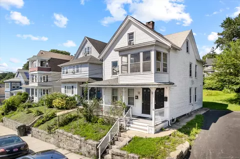 69 West St, New London, CT 06320