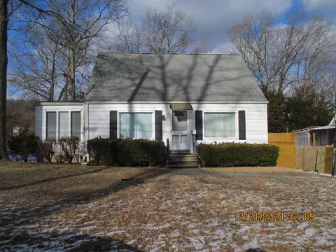 84 Deerfield Ave, Waterbury, CT 06708