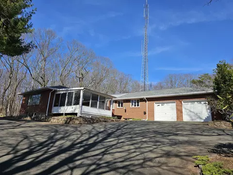 269 Box Mountain Dr, Vernon, CT 06066