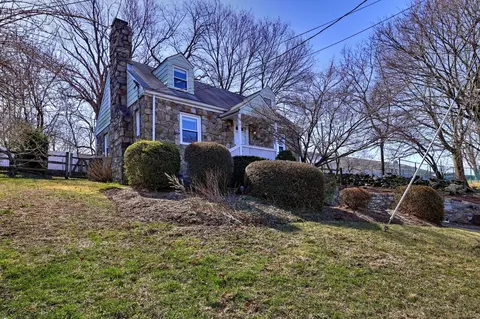 321 Post Rd, Fairfield, CT 06824