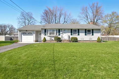 338 S Elm St, Windsor Locks, CT 06096