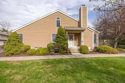 697 S End Rd #24, Plantsville, CT 06479