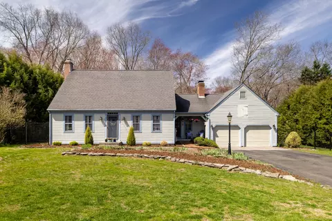 9 Alice Ln, Amston, CT 06231