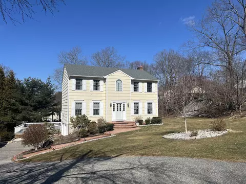 7 Stonegate Ln, Shelton, CT 06484