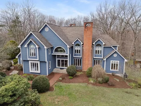 201 High Wood Dr, Glastonbury, CT 06073