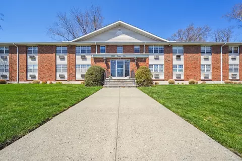 1000 Knapps Hwy #23, Fairfield, CT 06825