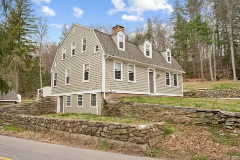 1040 Long Cove Rd, Gales Ferry, CT 06335