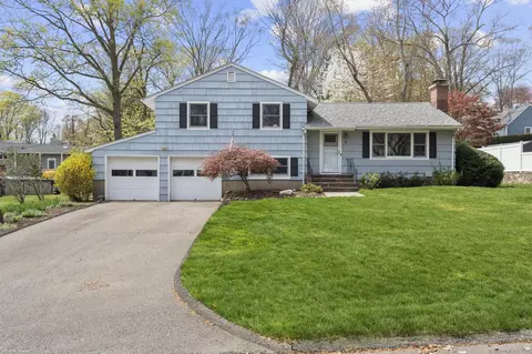 5 Kingsbury Rd, Norwalk, CT 06851
