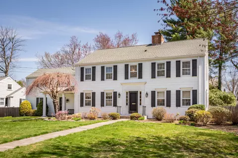30 Pilgrim Rd, West Hartford, CT 06117