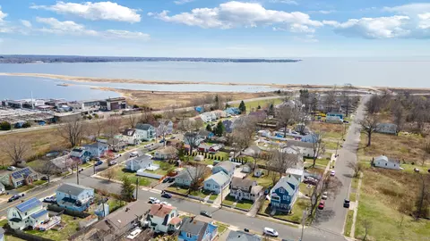 20 Blohm St, West Haven, CT 06516