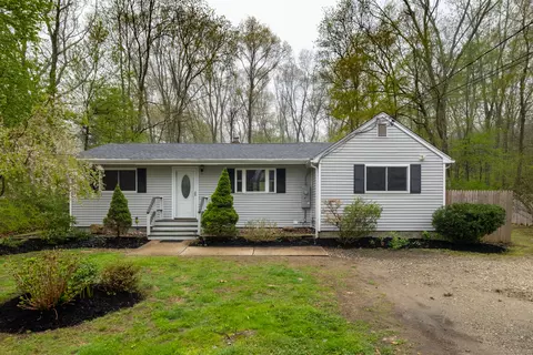 126 Hillcrest Dr, Amston, CT 06231