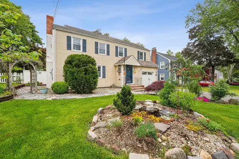 36 Bentwood Rd, West Hartford, CT 06107