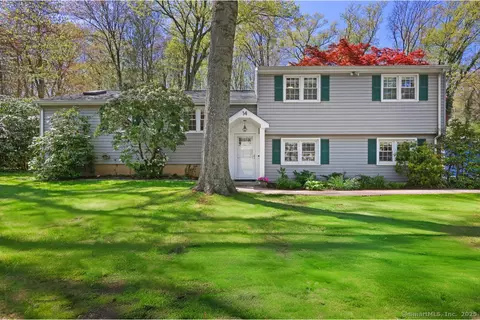 14 Little John Ln, Stamford, CT 06907