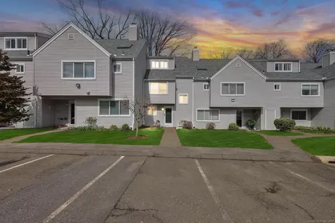 64 Country Pl #64, Shelton, CT 06484
