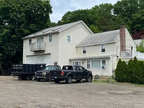 2 Olmstead Pl, Norwalk, CT 06855