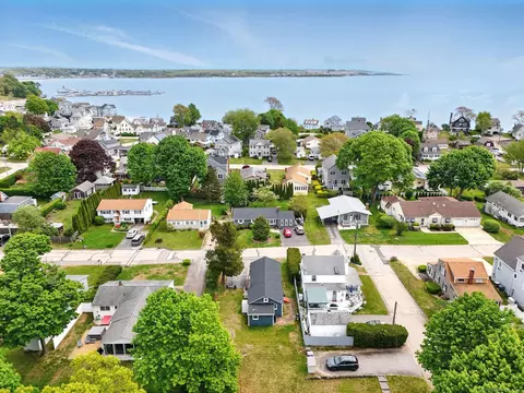 27 Prospect Ave, East Lyme, CT 06357