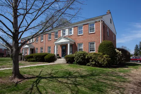 1072 Farmington Ave # A, West Hartford, CT 06107