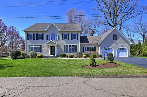3 Paulina Pl, Trumbull, CT 06611