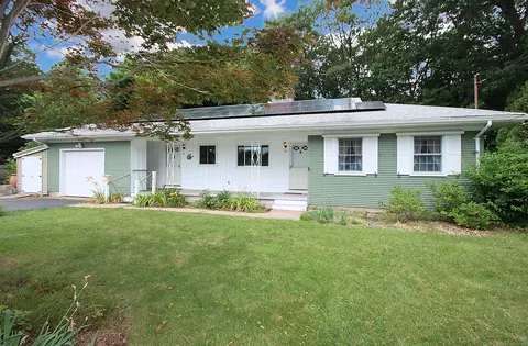 38 Somerset Dr, Manchester, CT 06040