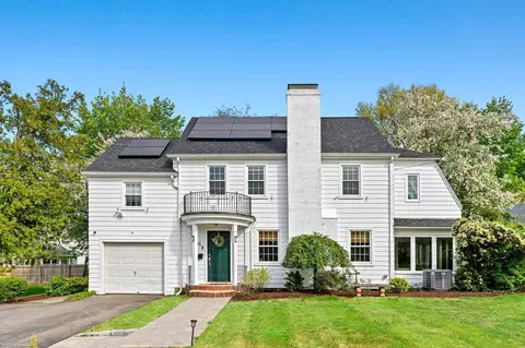 34 Bonny View Rd, West Hartford, CT 06107